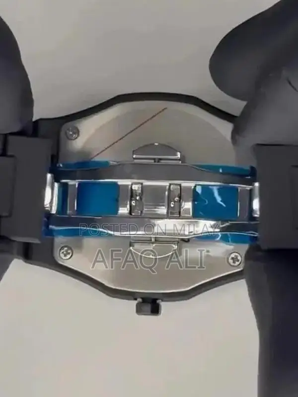 Elegant Black Arabic Dial Luxury Analog Wristwatch with Presentation B