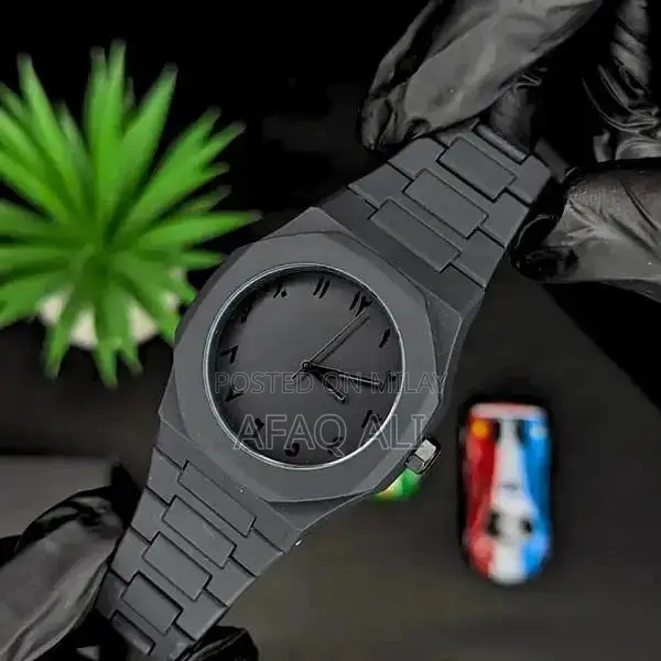 Elegant Black Arabic Dial Luxury Analog Wristwatch with Presentation B