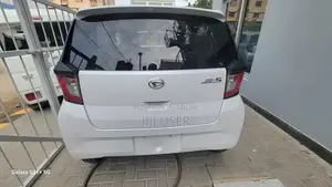 Daihatsu Mira XSA III Pearl White Compact Hatchback