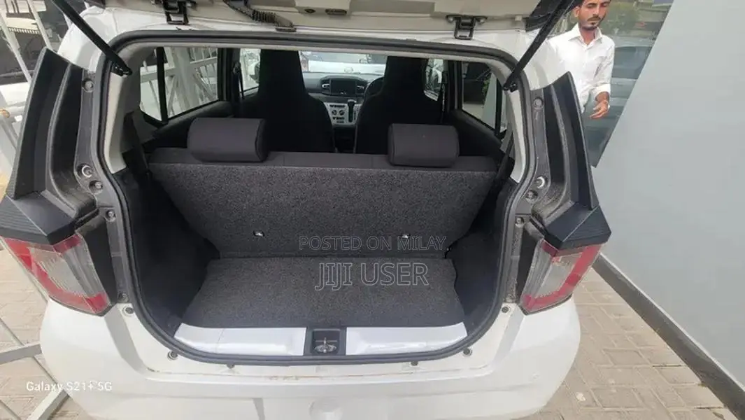 Daihatsu Mira XSA III Pearl White Compact Hatchback