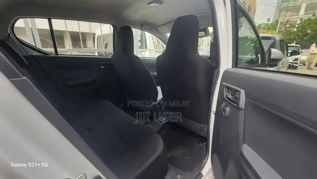 Daihatsu Mira XSA III Pearl White Compact Hatchback