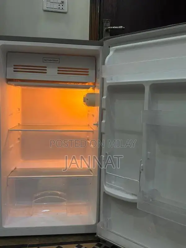 Compact Mini Refrigerator - Personal Cooling Solution