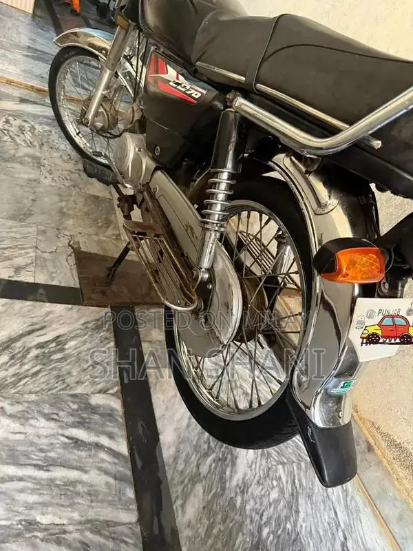 CD 70 Road Prince Motorcycle - Classic Road Bike