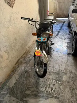 CD 70 Road Prince Motorcycle - Classic Road Bike