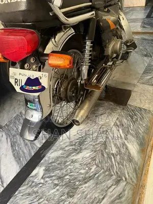 CD 70 Road Prince Motorcycle - Classic Road Bike