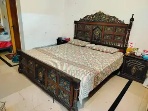Photo - Solid Chinioti Wood Bed Set in Rich Brown Finish