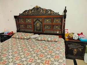 Solid Chinioti Wood Bed Set in Rich Brown Finish