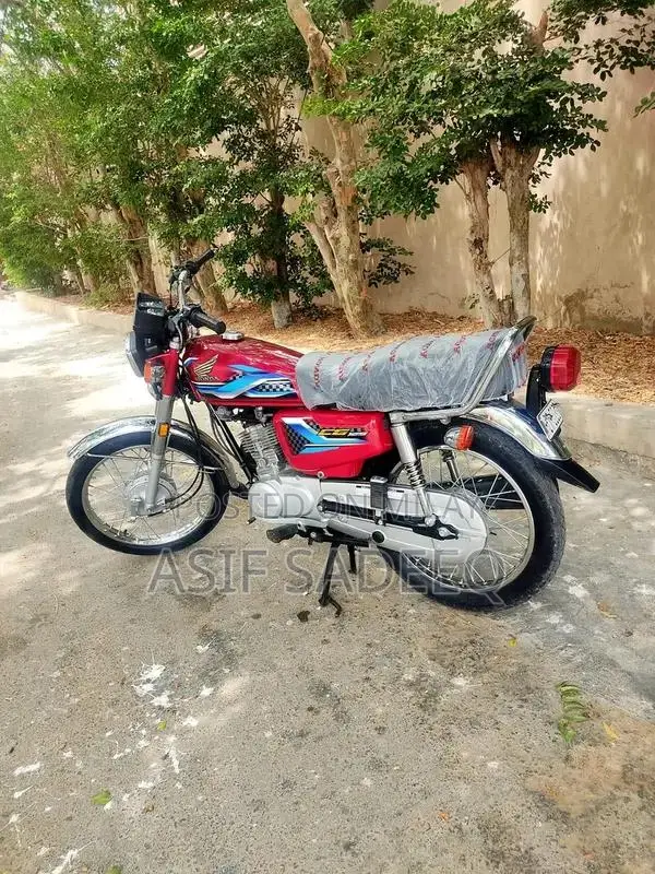 Honda 125 Motorcycle - Well-Maintained First Owner Bike