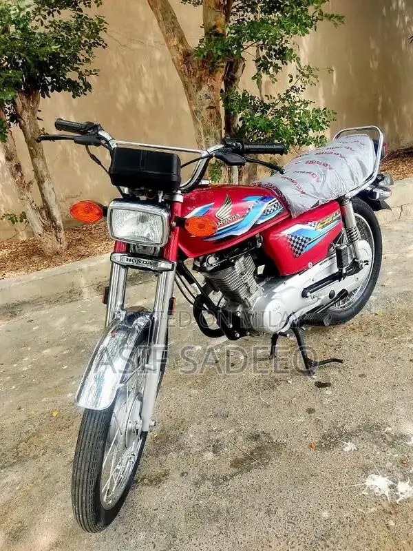 Honda 125 Motorcycle - Well-Maintained First Owner Bike