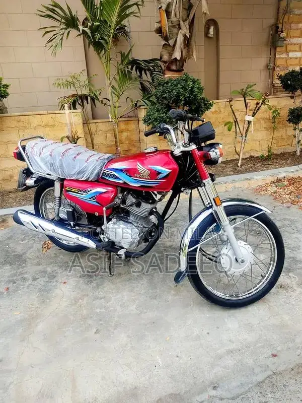 Honda 125 Motorcycle - Well-Maintained First Owner Bike