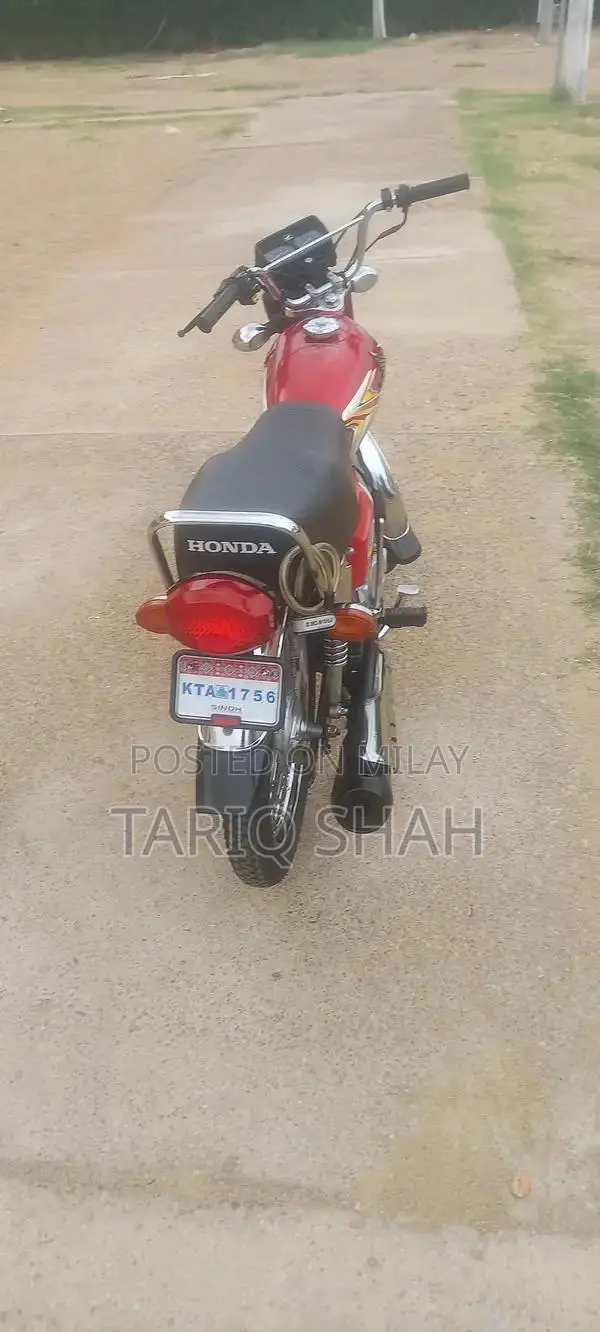 Honda CG 125 Motorcycle - Single Cylinder Classic Commuter