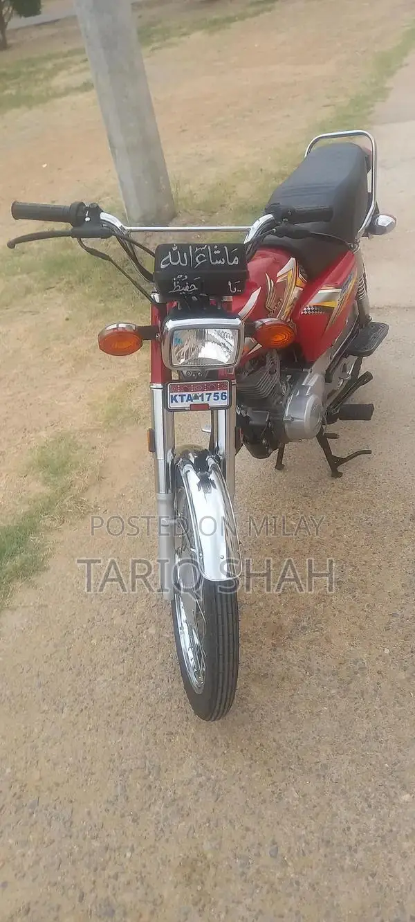 Honda CG 125 Motorcycle - Single Cylinder Classic Commuter