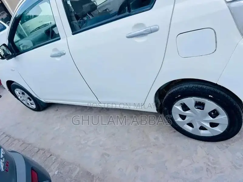 Daihatsu Mira L Package Pearl White Sedan