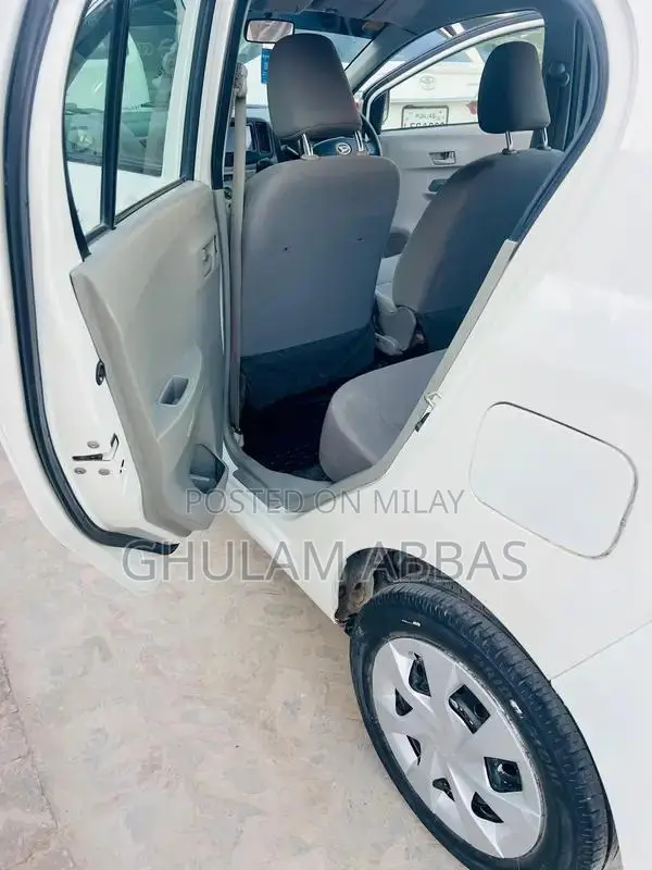 Daihatsu Mira L Package Pearl White Sedan