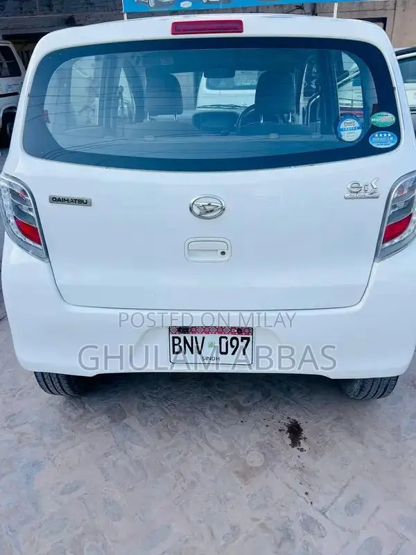 Daihatsu Mira L Package Pearl White Sedan
