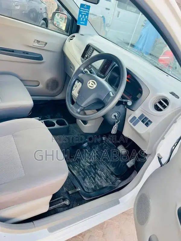 Daihatsu Mira L Package Pearl White Sedan