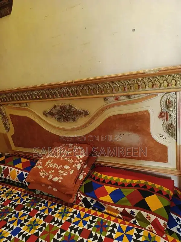 Classic Wooden Dresser - Vintage Style Storage Furniture