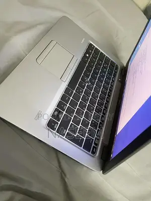 Photo - HP EliteBook 820 G3 Business Laptop - 14" Core i5