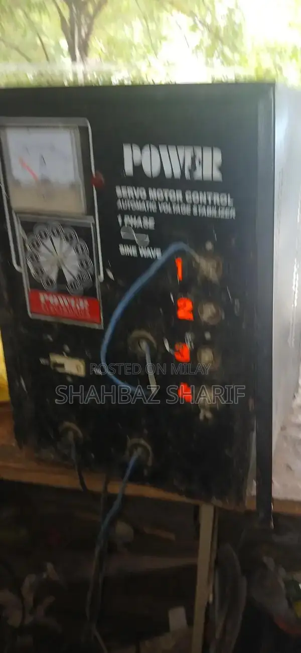 High-Capacity 4-Battery Multi-Charge Copper Wind Battery Charger