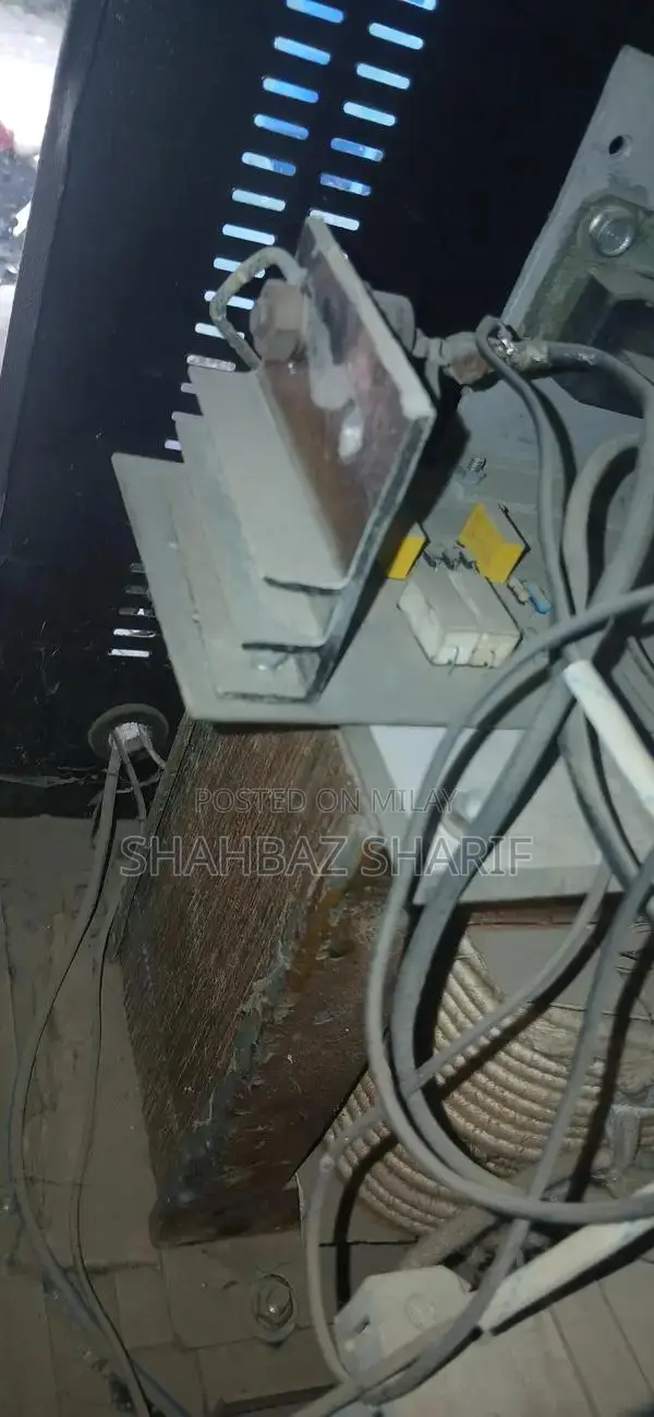 High-Capacity 4-Battery Multi-Charge Copper Wind Battery Charger