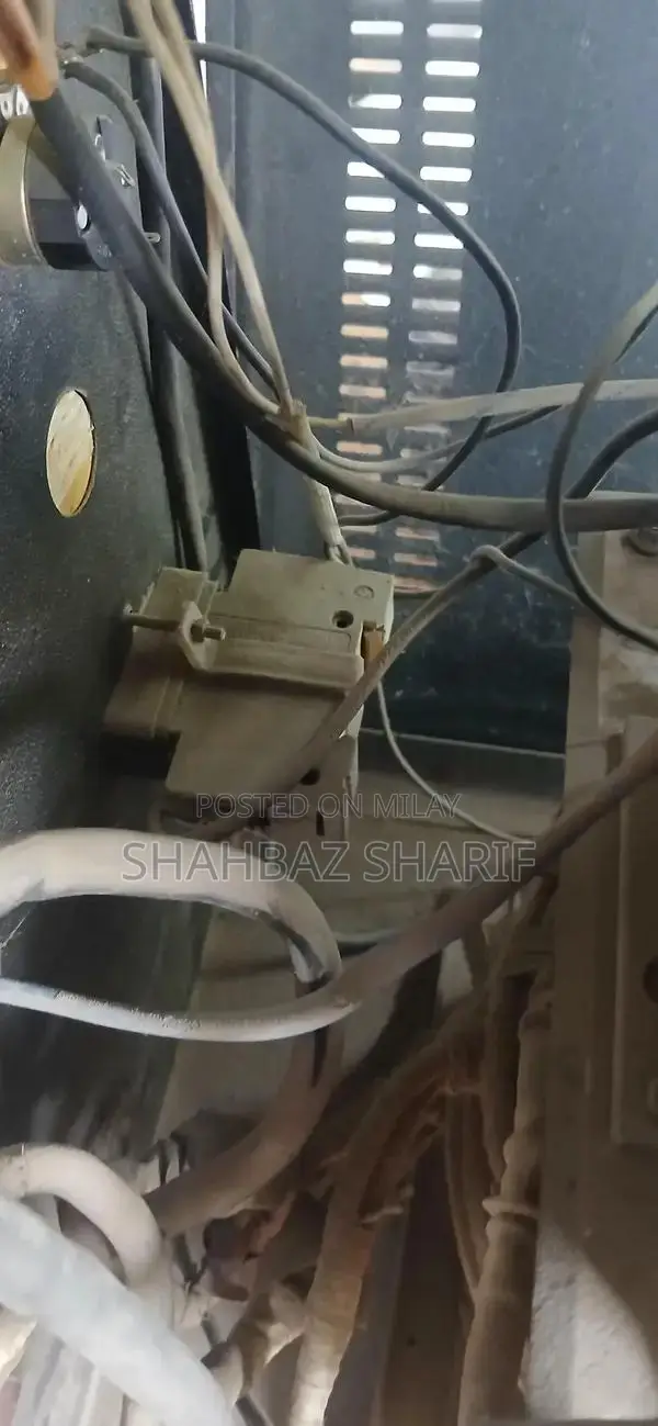 High-Capacity 4-Battery Multi-Charge Copper Wind Battery Charger