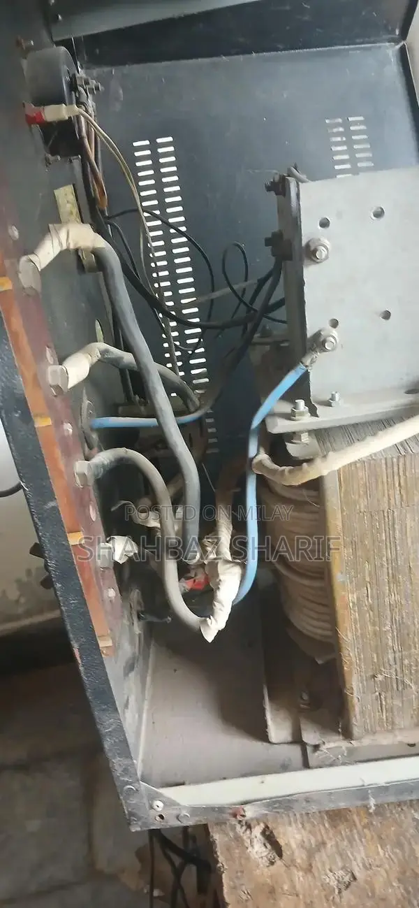 High-Capacity 4-Battery Multi-Charge Copper Wind Battery Charger