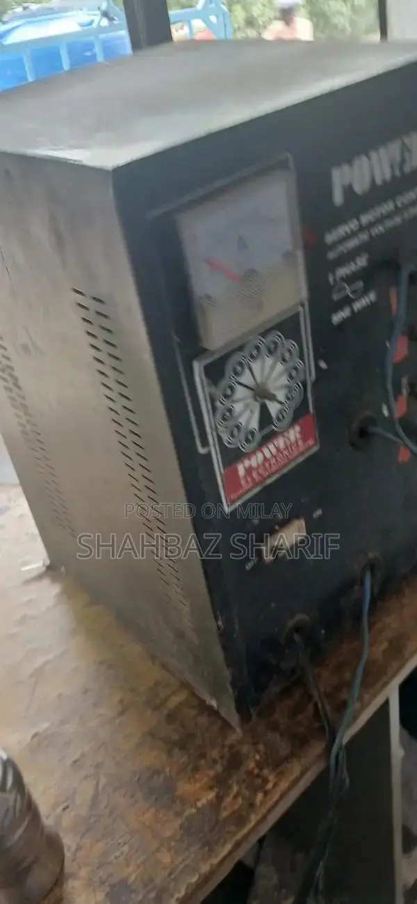 High-Capacity 4-Battery Multi-Charge Copper Wind Battery Charger