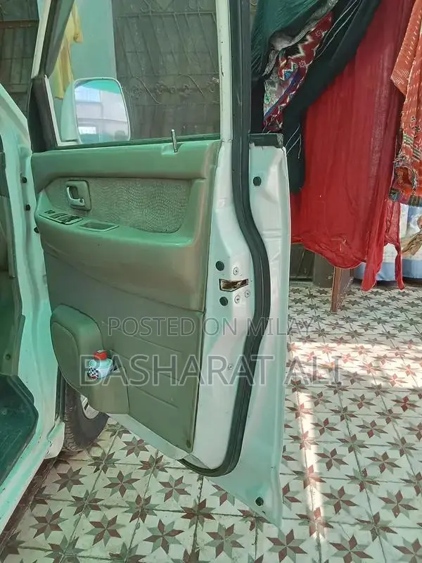 Suzuki APV Compact MPV - Reliable 2007 Family Vehicle