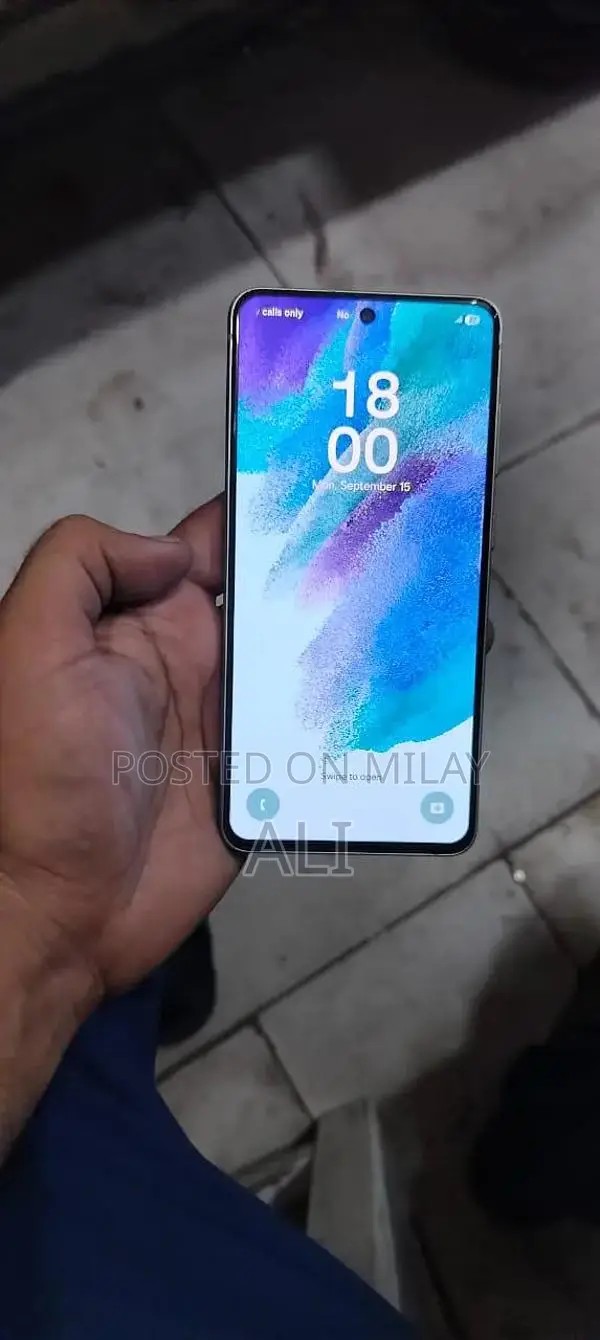 Samsung Galaxy S21 FE 5G Smartphone 8GB RAM 128GB Storage