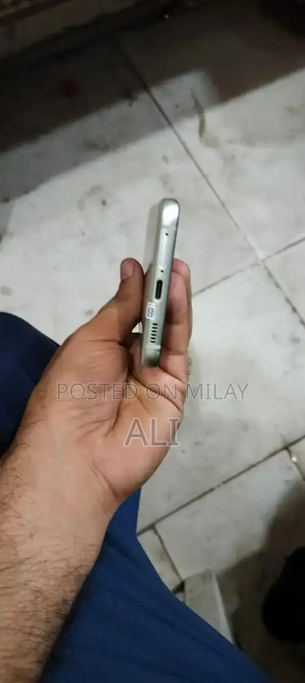 Samsung Galaxy S21 FE 5G Smartphone 8GB RAM 128GB Storage