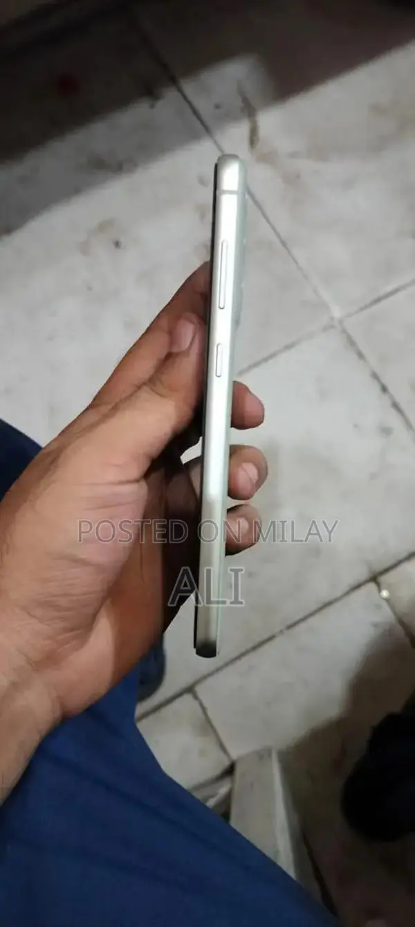 Samsung Galaxy S21 FE 5G Smartphone 8GB RAM 128GB Storage