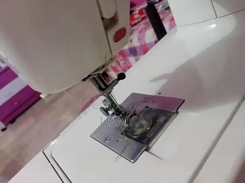 Janome 760 Sewing Machine - Versatile Home Crafting Tool