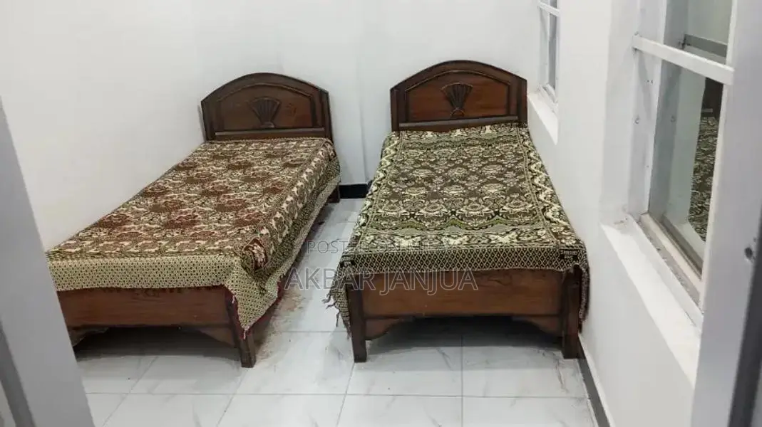 Girls Hostel with Premium Amenities Near Metro Station