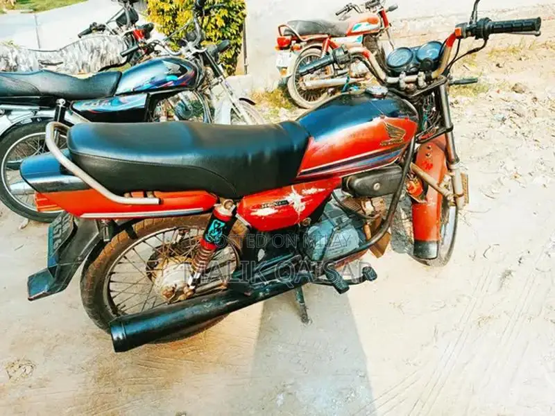 Honda CD100 Motorcycle - 2005 Model in Great Condition
