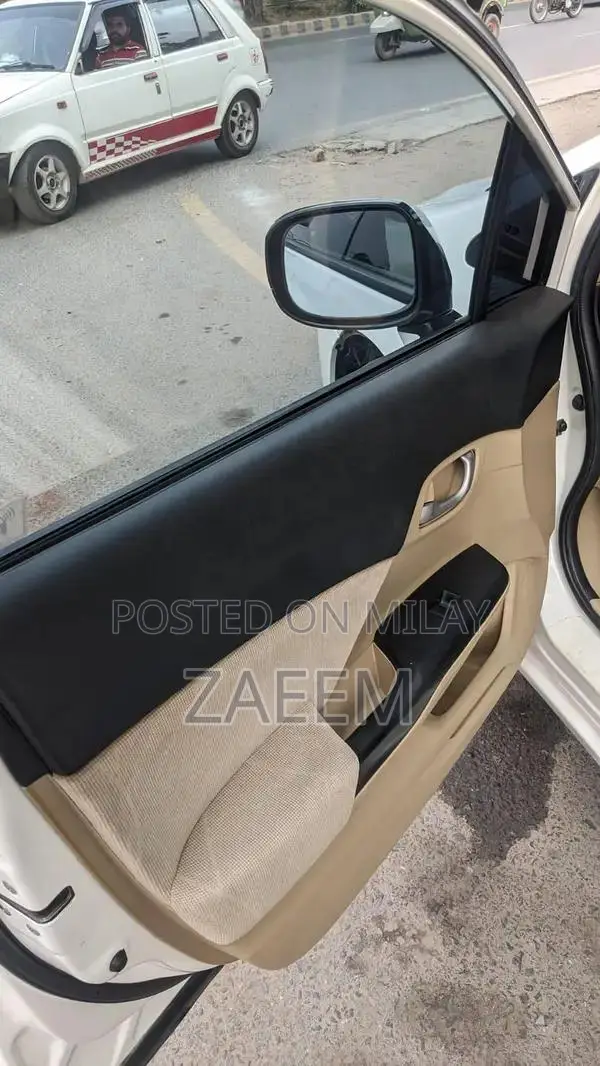 Honda Civic 2015 VTI Oriel Prosmatic - Pristine Condition