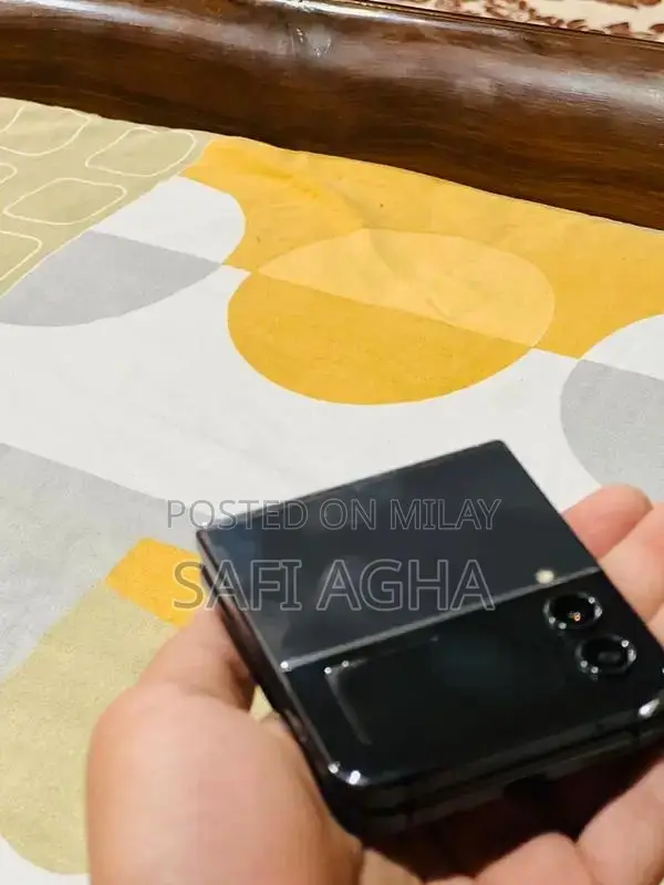 Samsung Galaxy Z Flip 4 Foldable Smartphone