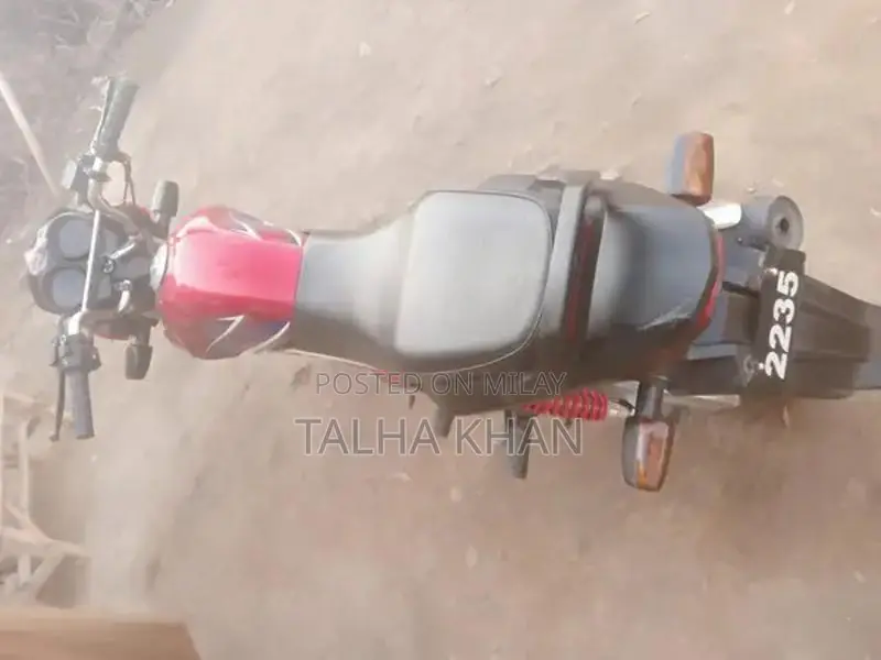 Honda CG 125 Motorcycle - 2021 Single Cylinder Commuter Bike