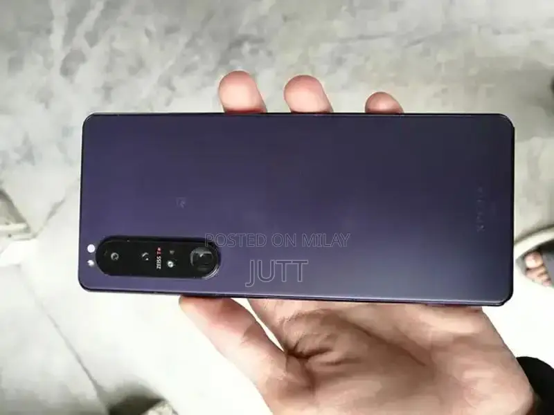 Sony Xperia Smartphone with Storage and Performance