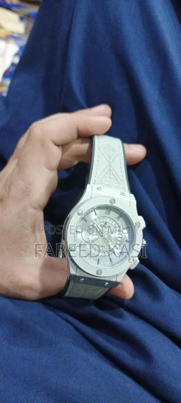 Hublot Luxury Timepiece - Modern Design Wristwatch