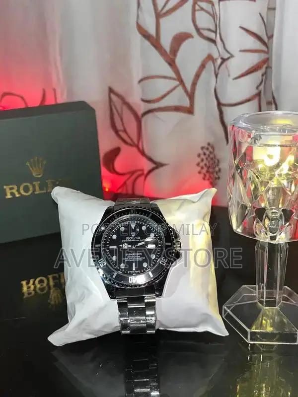 Submariner Style Men's Stainless Steel Watch with Date Display