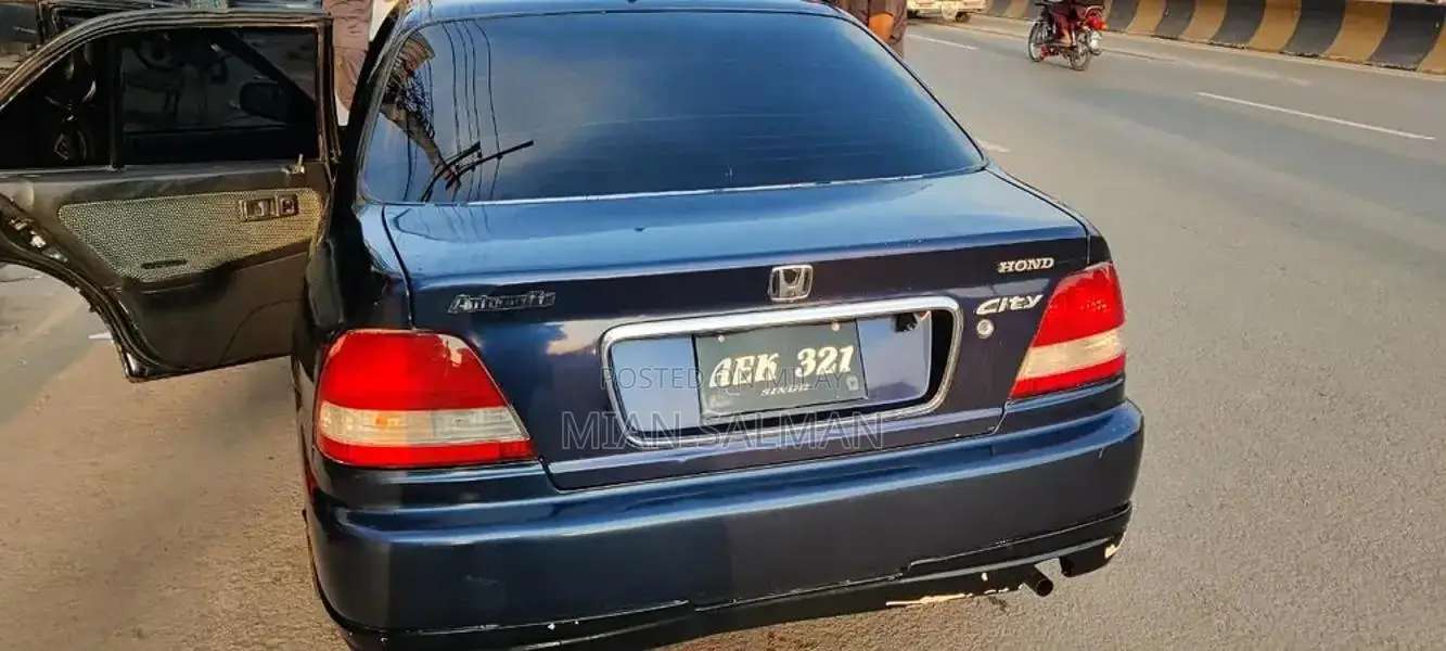 Honda City Compact Sedan - Versatile Urban Driving Experience