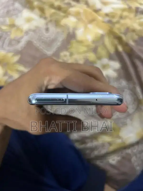 Samsung Galaxy S20 5G Smartphone - High Performance Dual SIM Device