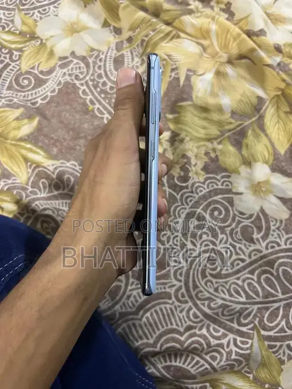 Samsung Galaxy S20 5G Smartphone - High Performance Dual SIM Device