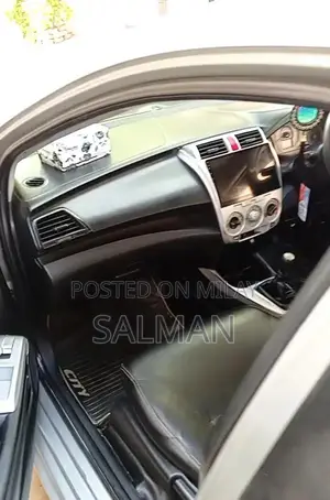 Family Sedan Comfortable Multi-Passenger Vehicle with AC