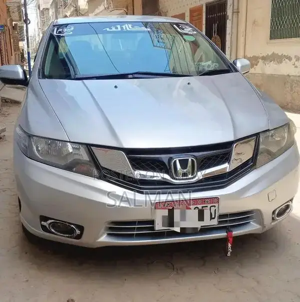 Family Sedan Comfortable Multi-Passenger Vehicle with AC