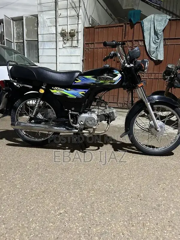 Honda CD70 Motorcycle - Low Mileage, Well-Maintained Classic Bike