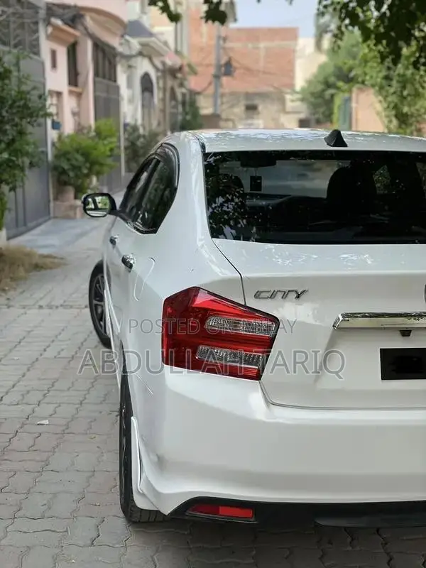 City Prosmatic 19 Model Sedan