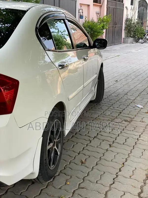 City Prosmatic 19 Model Sedan