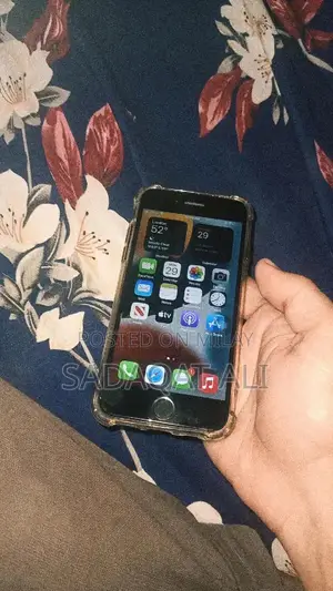 Photo - Apple iPhone 7 32GB Smartphone - Near Perfect Condition