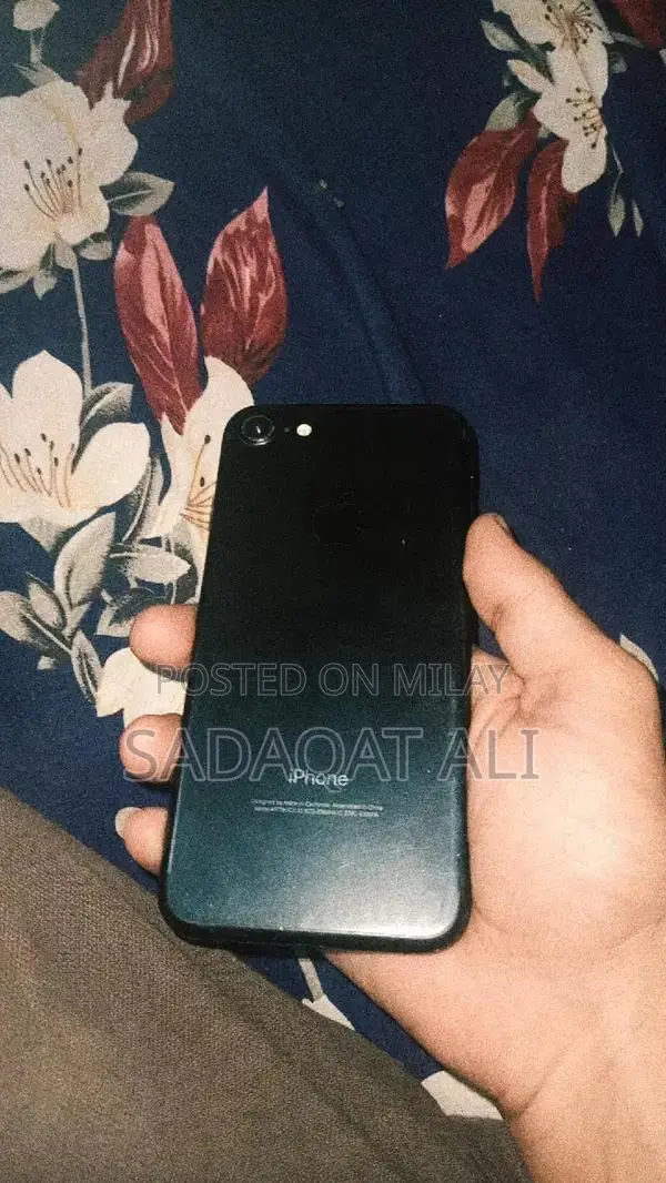 Apple iPhone 7 32GB Smartphone - Near Perfect Condition